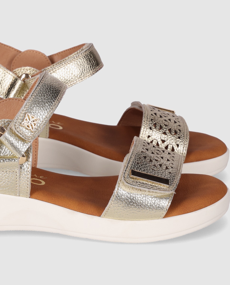 Sandalias de cuña en piel de mujer ajustable con cierre de cierre adherente - Chika10 - Dorado Dorado-5