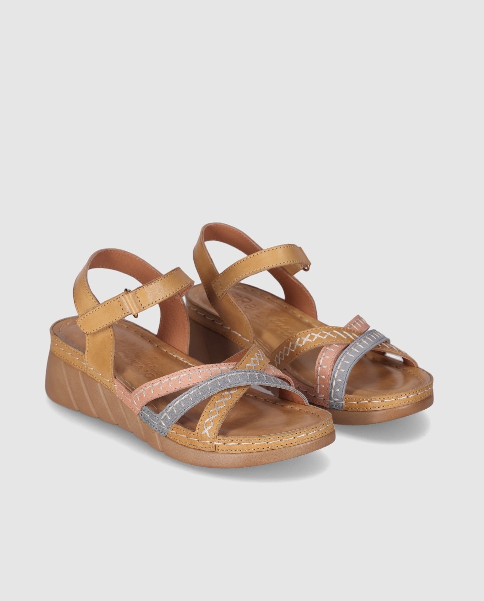 Sandalias de cuña baja de mujer en piel con tiras cruzadas en la pala y cierre ajustable - Chika10 - Marrón claro Marrón claro-3