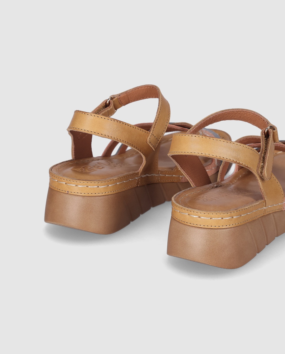 Sandalias de cuña baja de mujer en piel con tiras cruzadas en la pala y cierre ajustable - Chika10 - Marrón claro Marrón claro-5