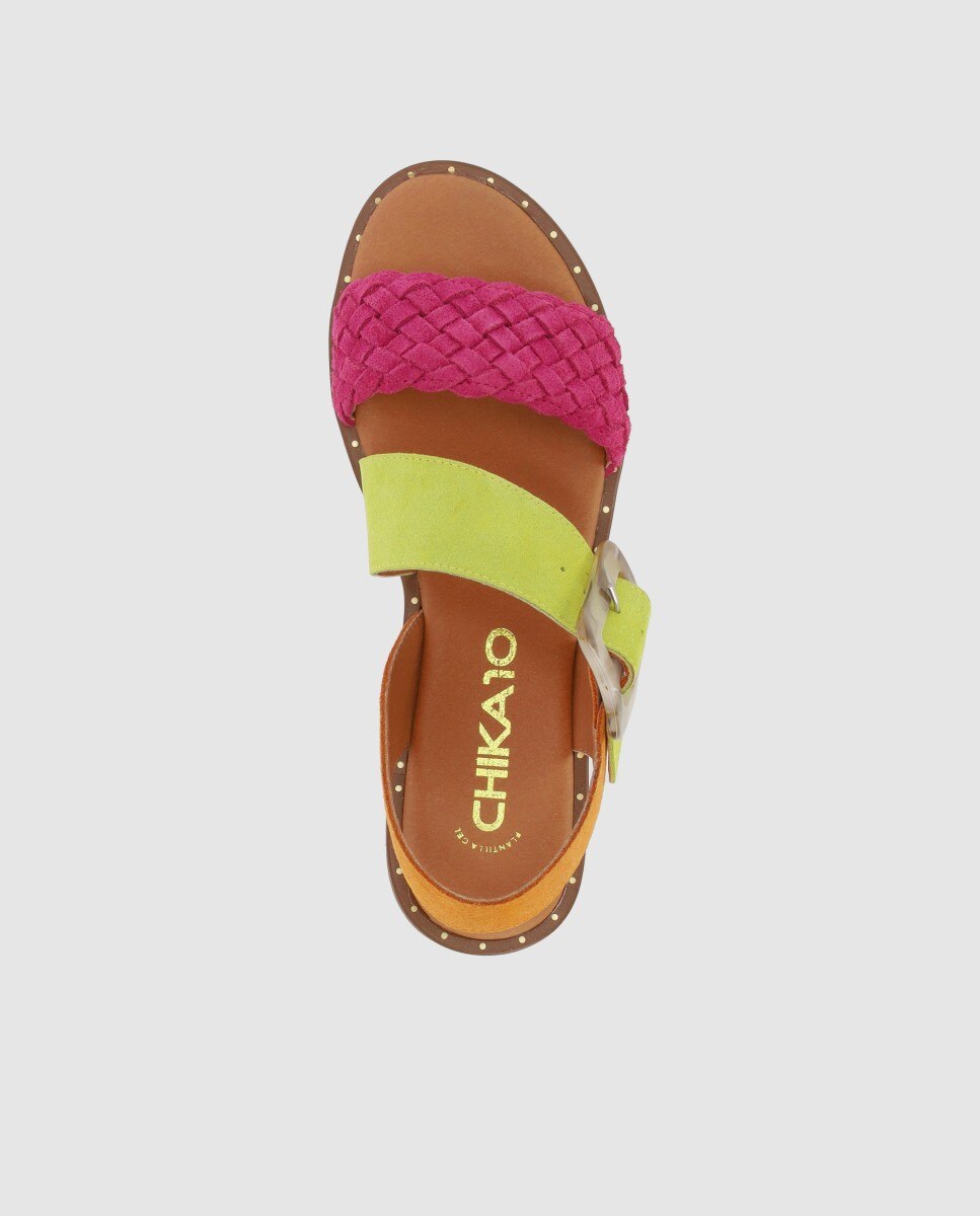 Sandalia plana de mujer en piel de serraje al tobillo con maxi hebilla y trenzado deltantero - Chika10 - Fucsia Fucsia-5