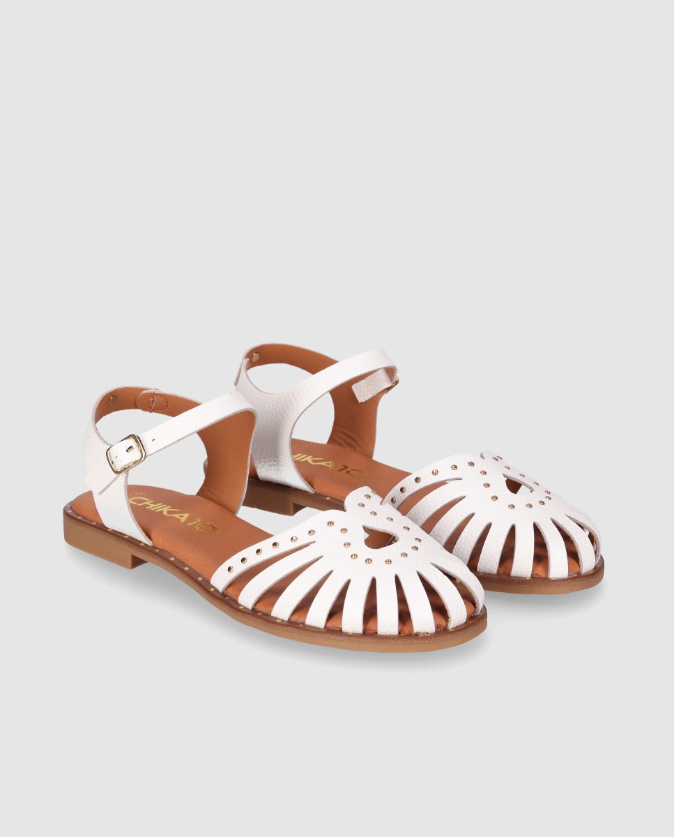 Sandalia plana de mujer en piel con tiras troqueladas estilo cangrejera y pulsera - Chika10 - Blanco Blanco-3