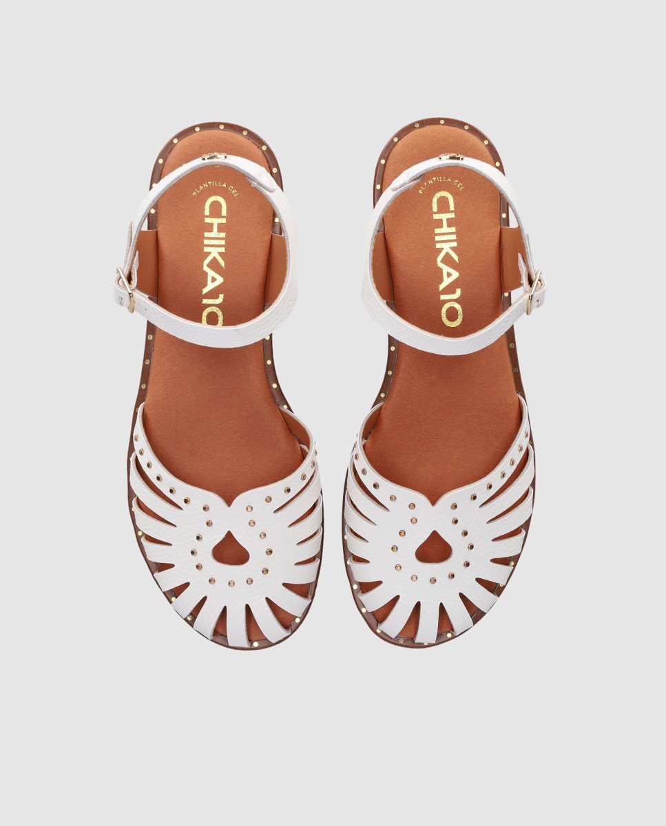 Sandalia plana de mujer en piel con tiras troqueladas estilo cangrejera y pulsera - Chika10 - Blanco Blanco-4