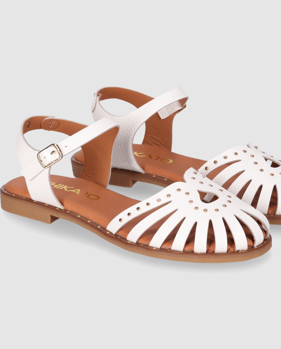 Sandalia plana de mujer en piel con tiras troqueladas estilo cangrejera y pulsera - Chika10 - Blanco Blanco-5