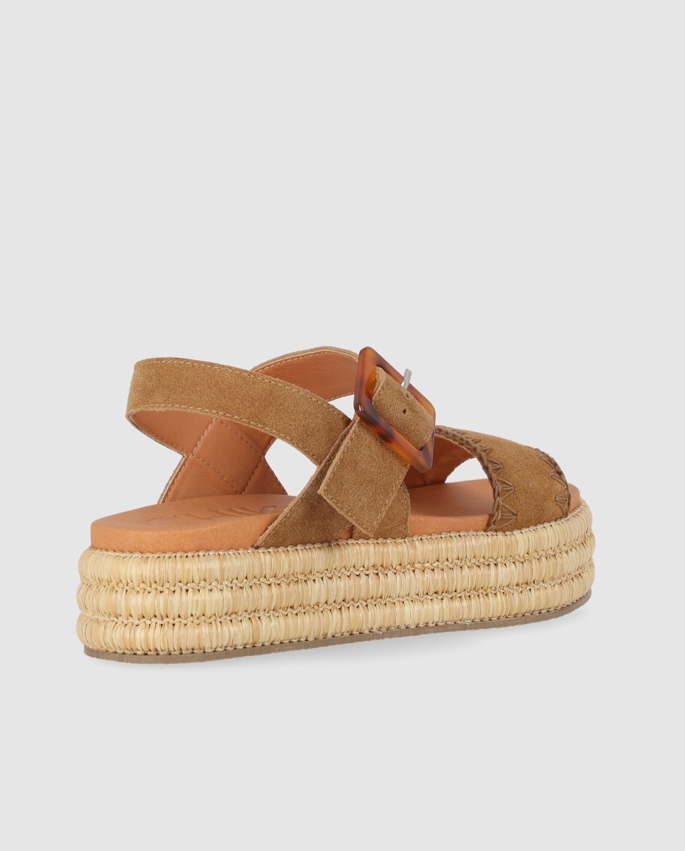 Sandalias planas de mujer en serraje, con maxi hebilla y suela trenzada - Chika10 - Marrón claro Marrón claro-4
