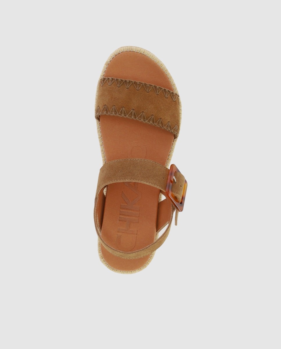 Sandalias planas de mujer en serraje, con maxi hebilla y suela trenzada - Chika10 - Marrón claro Marrón claro-2
