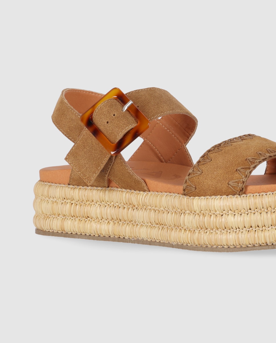Sandalias planas de mujer en serraje, con maxi hebilla y suela trenzada - Chika10 - Marrón claro Marrón claro-3