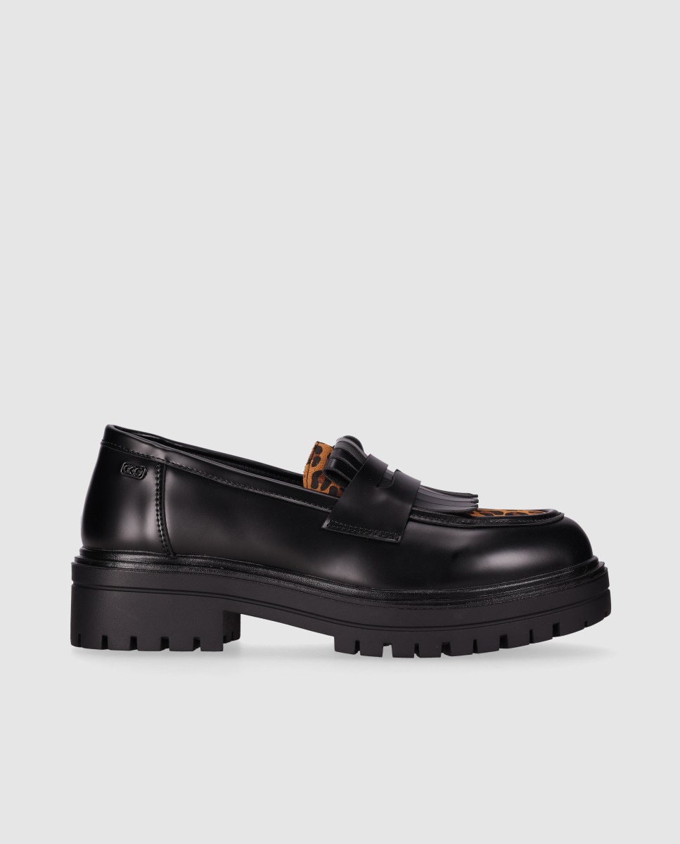 Imagen 0 de Mocasines planos de mujer con suela chunky y acabado pulido Estampado