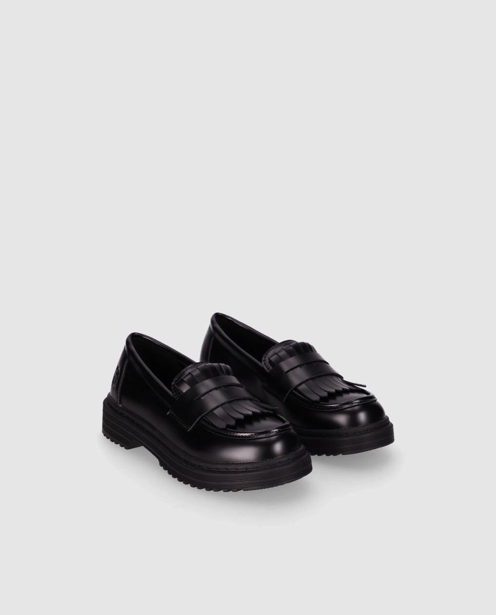 Zapato mocasín de niña con superficia lisa pulida y detalle de flecos - Chika10 - Negro Negro-2