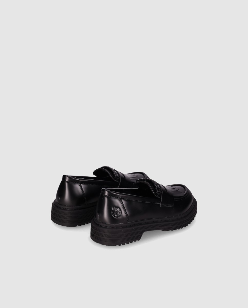 Zapato mocasín de niña con superficia lisa pulida y detalle de flecos - Chika10 - Negro Negro-3