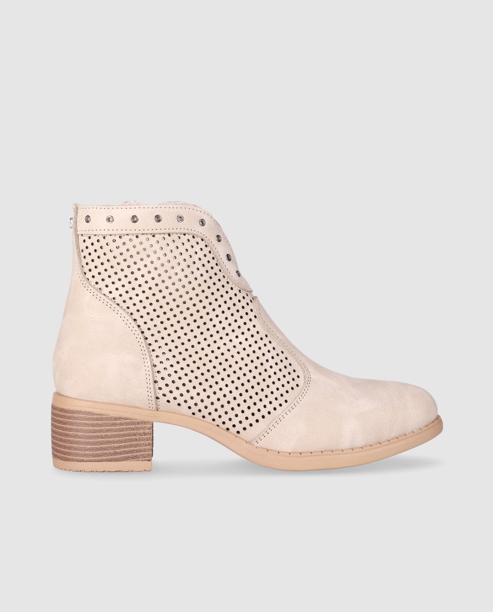 Botines básicos de mujer de tacón bajo con diseño microperforado y detalles metálicos decorativos - Chika10 - Beige Beige-1