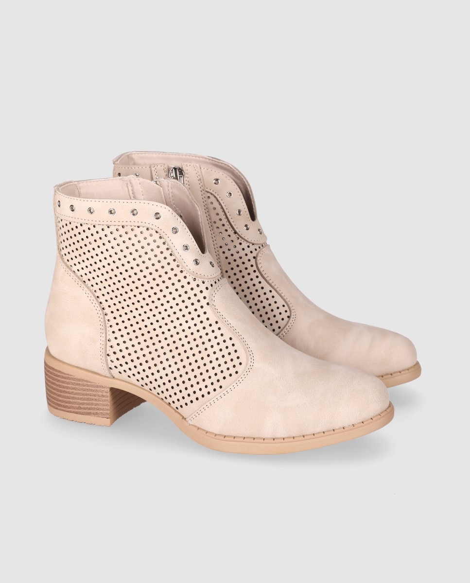 Botines básicos de mujer de tacón bajo con diseño microperforado y detalles metálicos decorativos - Chika10 - Beige Beige-3