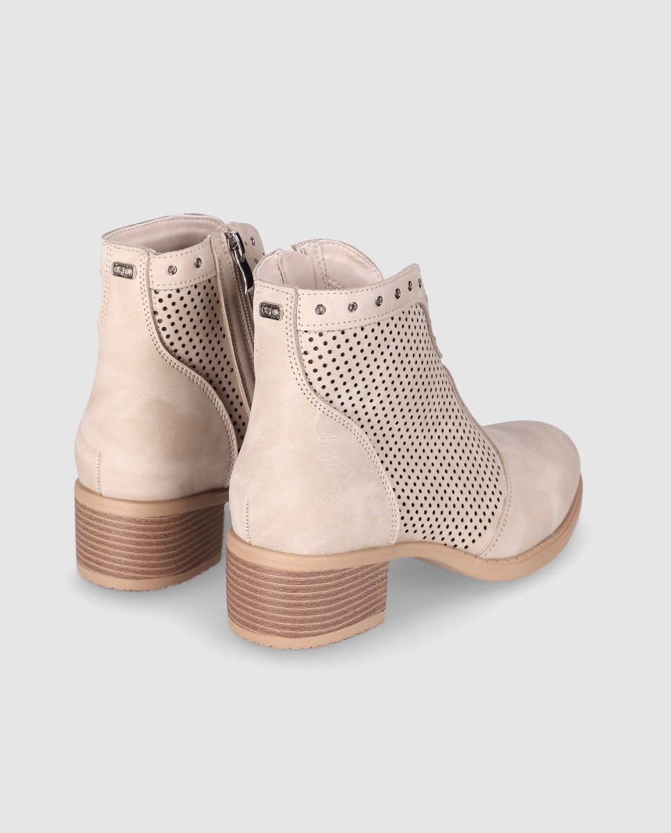 Botines básicos de mujer de tacón bajo con diseño microperforado y detalles metálicos decorativos - Chika10 - Beige Beige-2