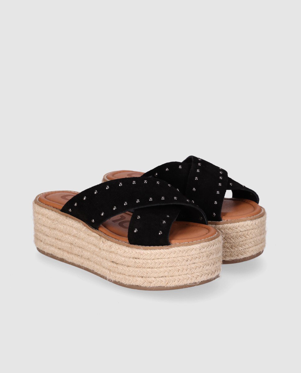 Alpargatas planas de mujer con tiras anchas cruzadas de piel y detalles metálicos decorativos - Chika10 - Negro Negro-3