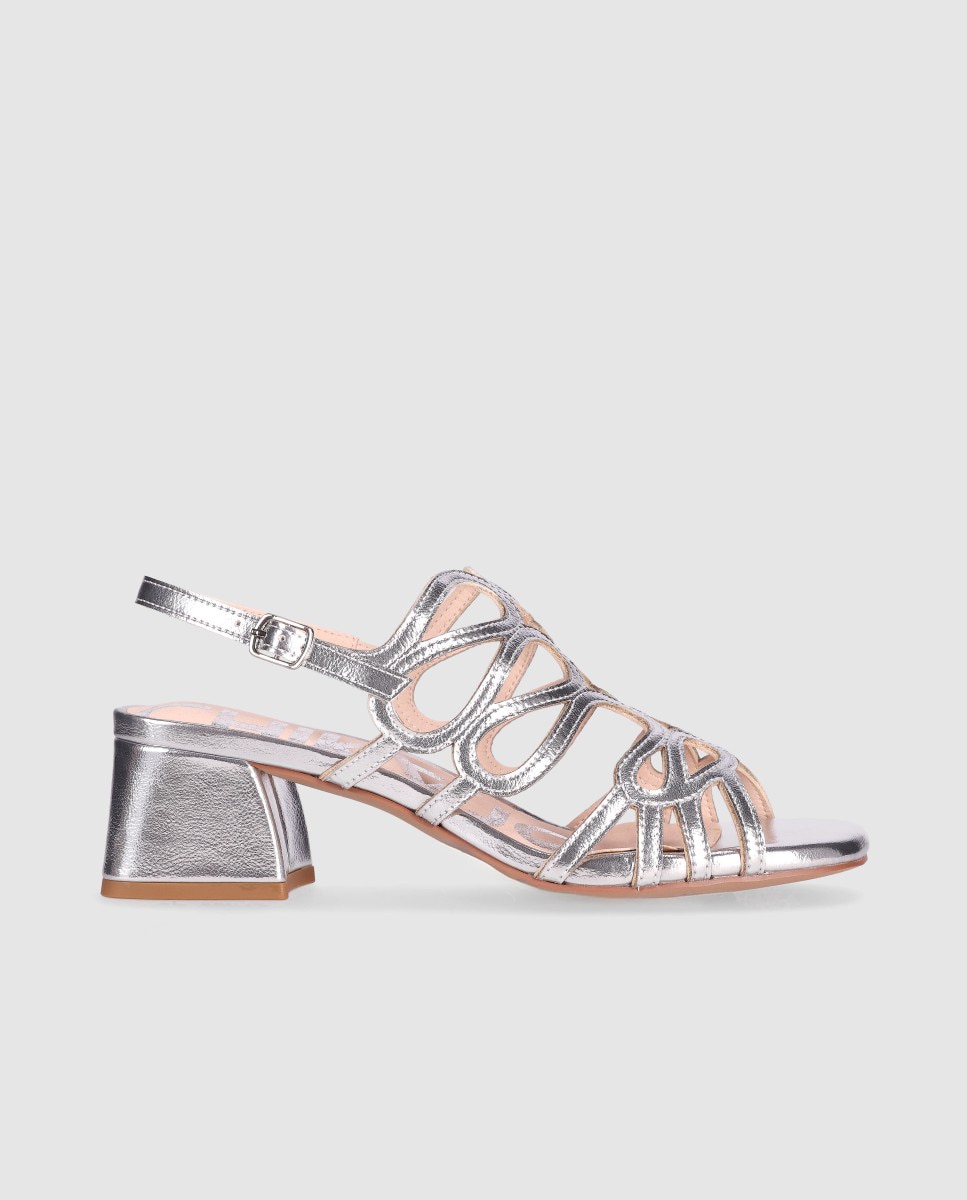 Sandalias de tacón ancho de mujer con diseño sofisticado de tiras curvas enlazadas y cierre de hebilla - Chika10 - Plata Plata-1
