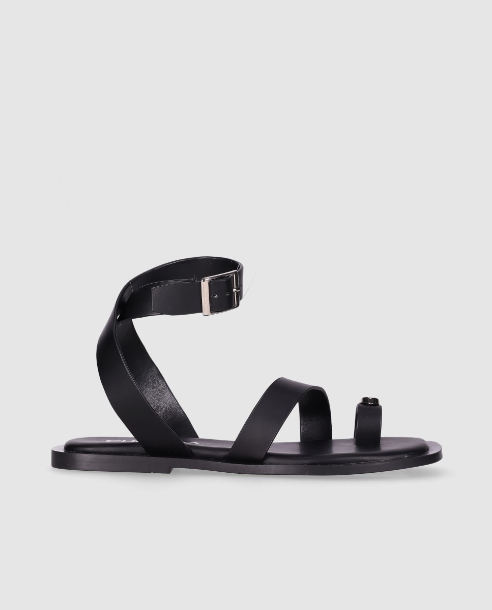 Sandalias planas de mujer con estilo minimalista con anilla al dedo y cierre al tobillo con hebilla - Chika10 - Negro Negro-1