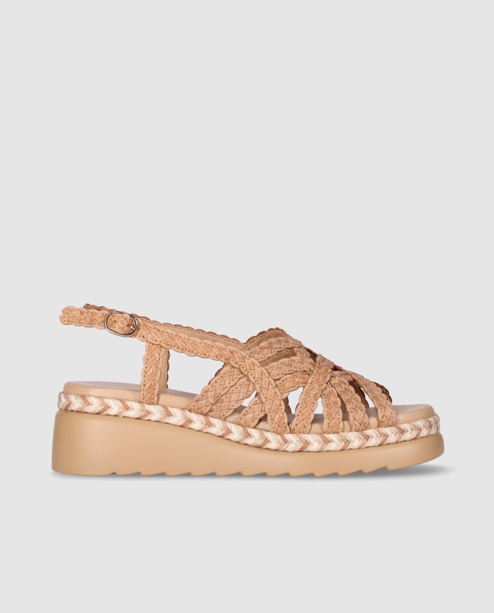 Chika10 - Sandalias de cuña baja de mujer en piel con cierre de hebilla y corte de tiras trenzadas.