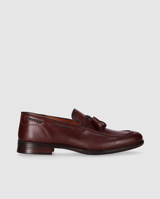 Imagen 0 de Mocasines de hombre realizados en piel con diseño elegante y puntera redonda