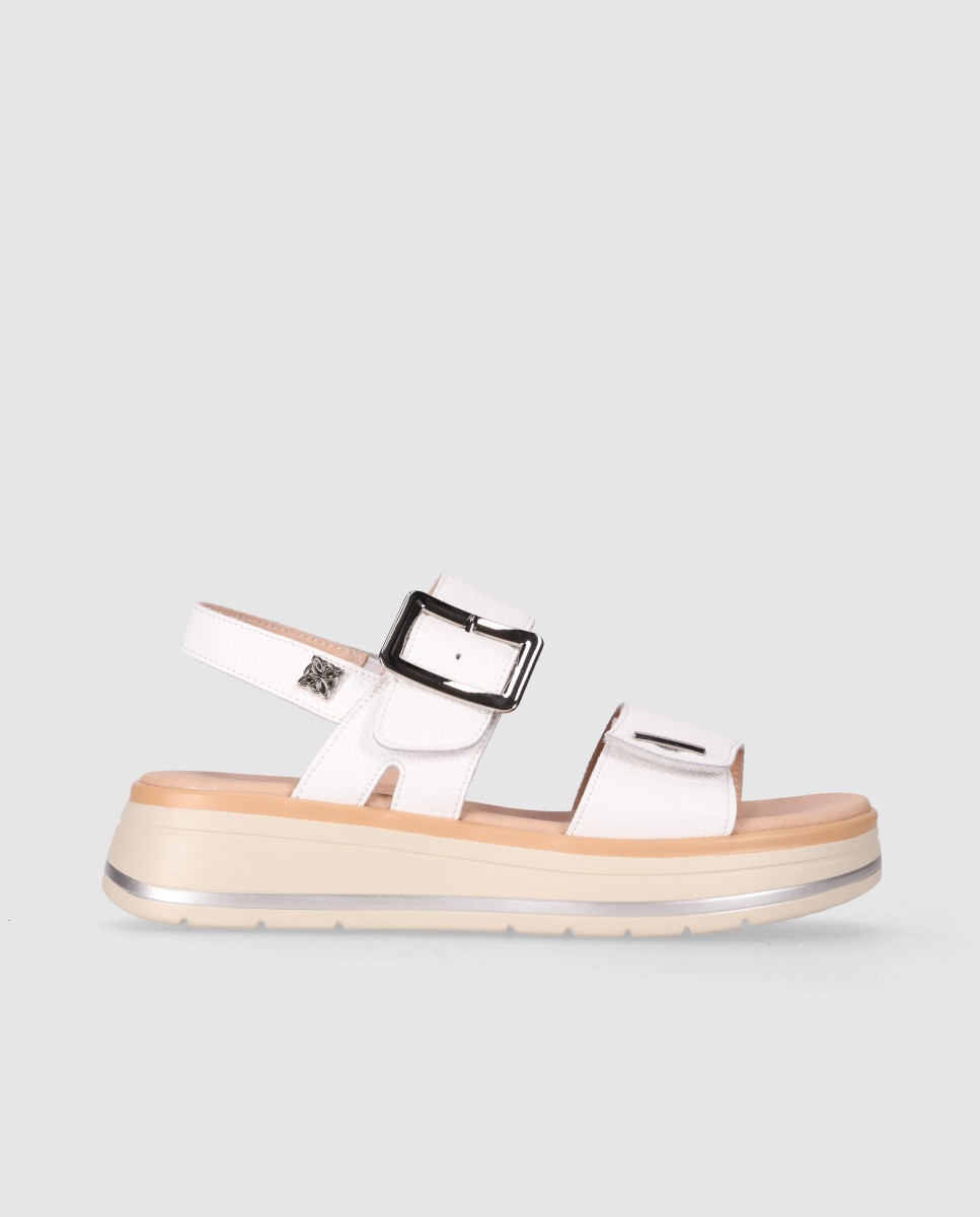 Sandalias planas de mujer diseñadas en piel con plantilla acolchada y tira ancha con maxi hebilla - Chika10 - Blanco Blanco-1