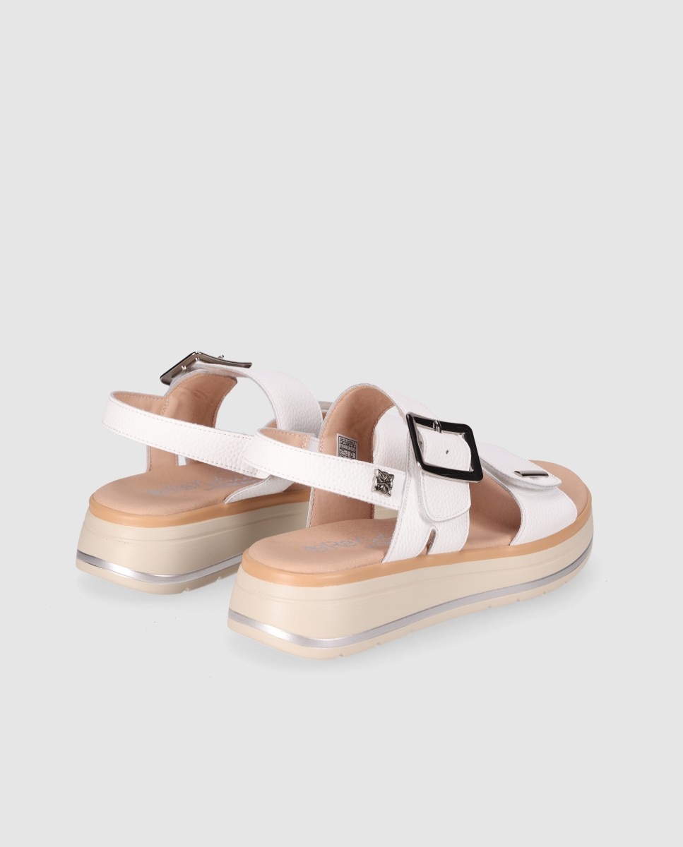 Sandalias planas de mujer diseñadas en piel con plantilla acolchada y tira ancha con maxi hebilla - Chika10 - Blanco Blanco-2