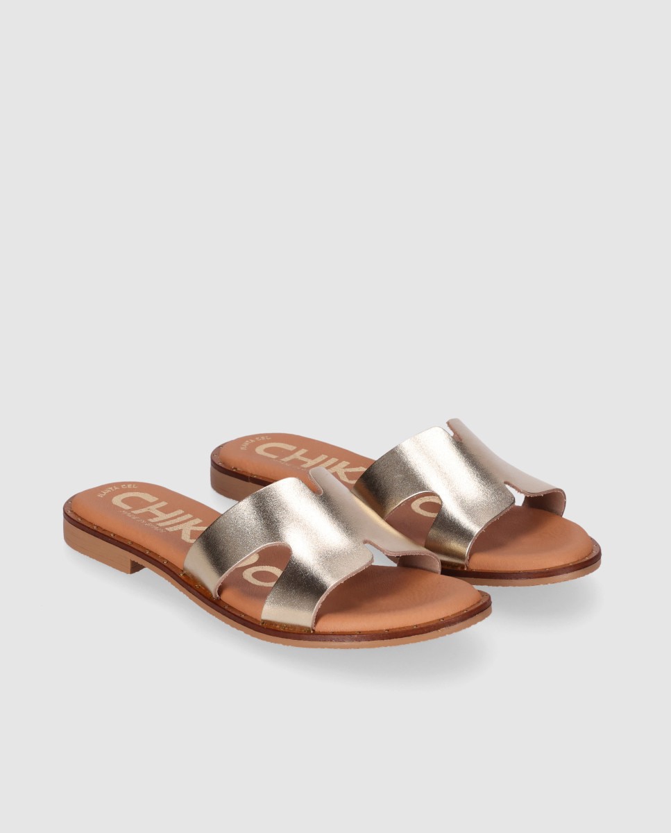 Sandalias planas de mujer realizadas en piel con corte simétrico y plantilla acolchada - Chika10 - Oro Oro-3