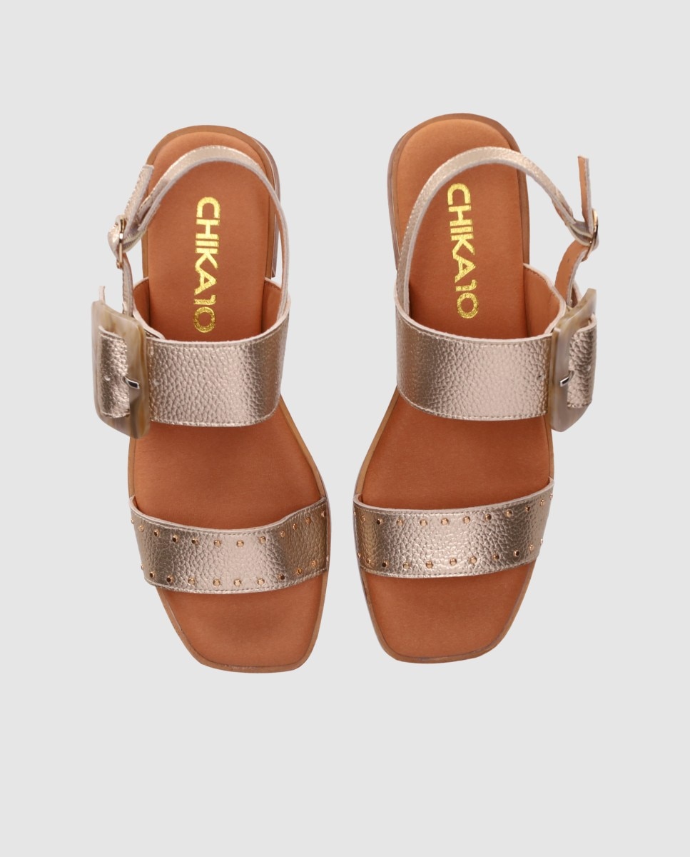 Sandalias de tacón de mujer en piel con doble tira frontal y maxi hebilla decorativa - Chika10 - Oro Oro-2