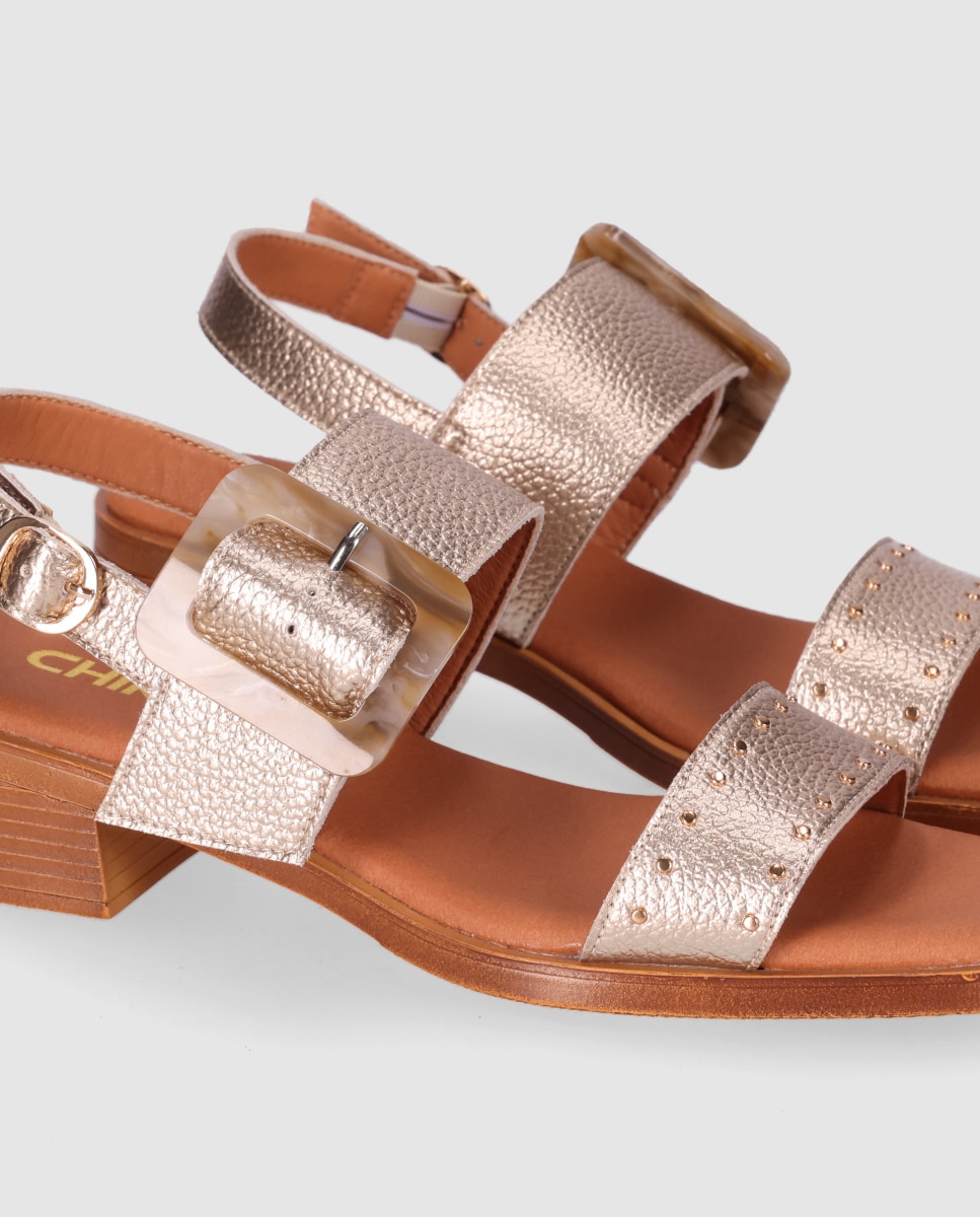 Sandalias de tacón de mujer en piel con doble tira frontal y maxi hebilla decorativa - Chika10 - Oro Oro-5