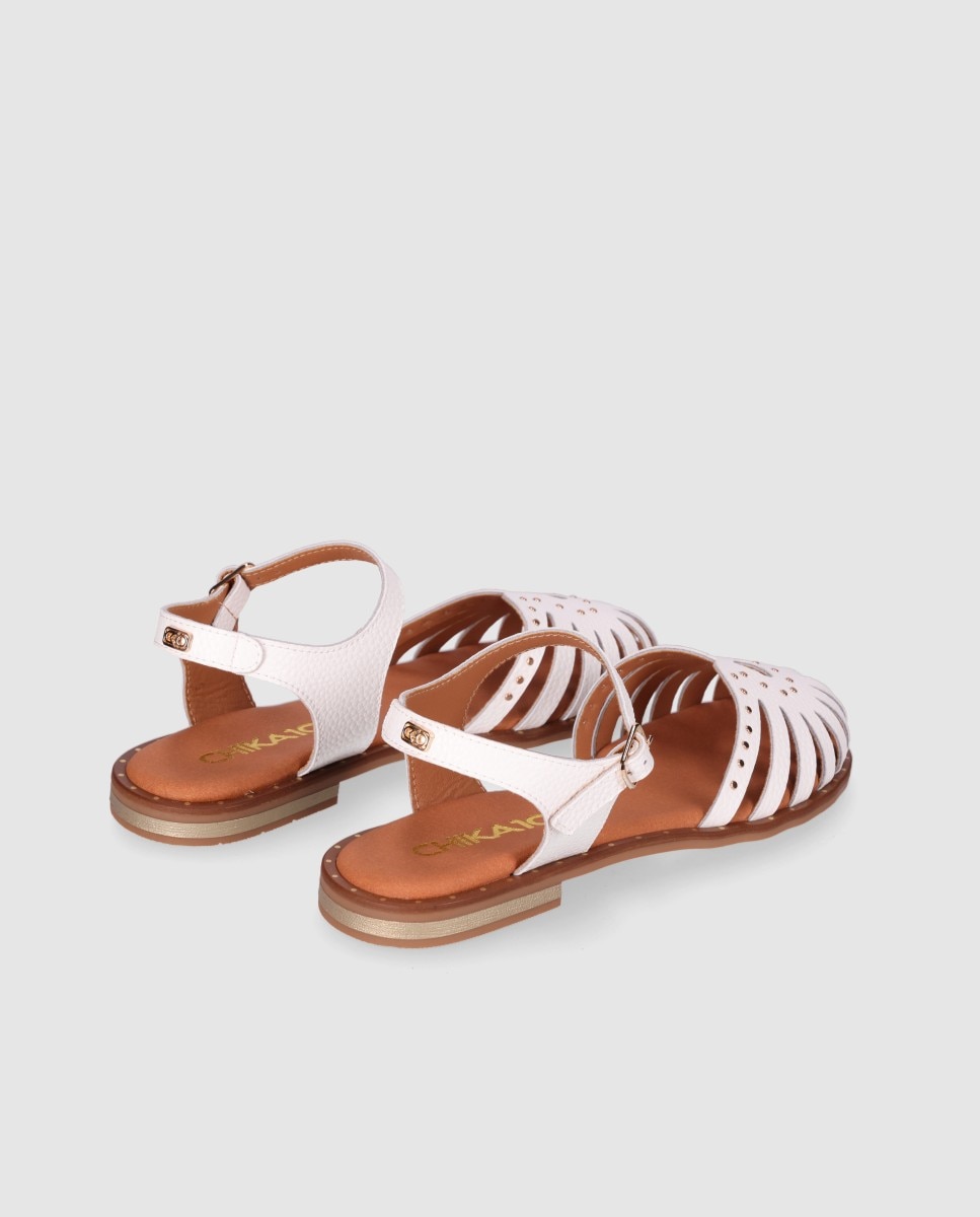 Sandalias planas de mujer realizadas en piel estilo cangrejera destalonadas con tachas decorativas - Chika10 - Blanco Blanco-2