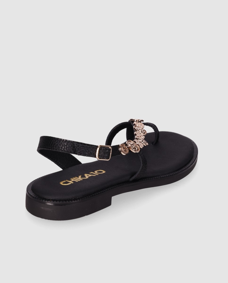 Sandalias de dedo de mujer planas de piel con doble tira frontal y piezas metálicas decorativas - Chika10 - Negro Negro-2