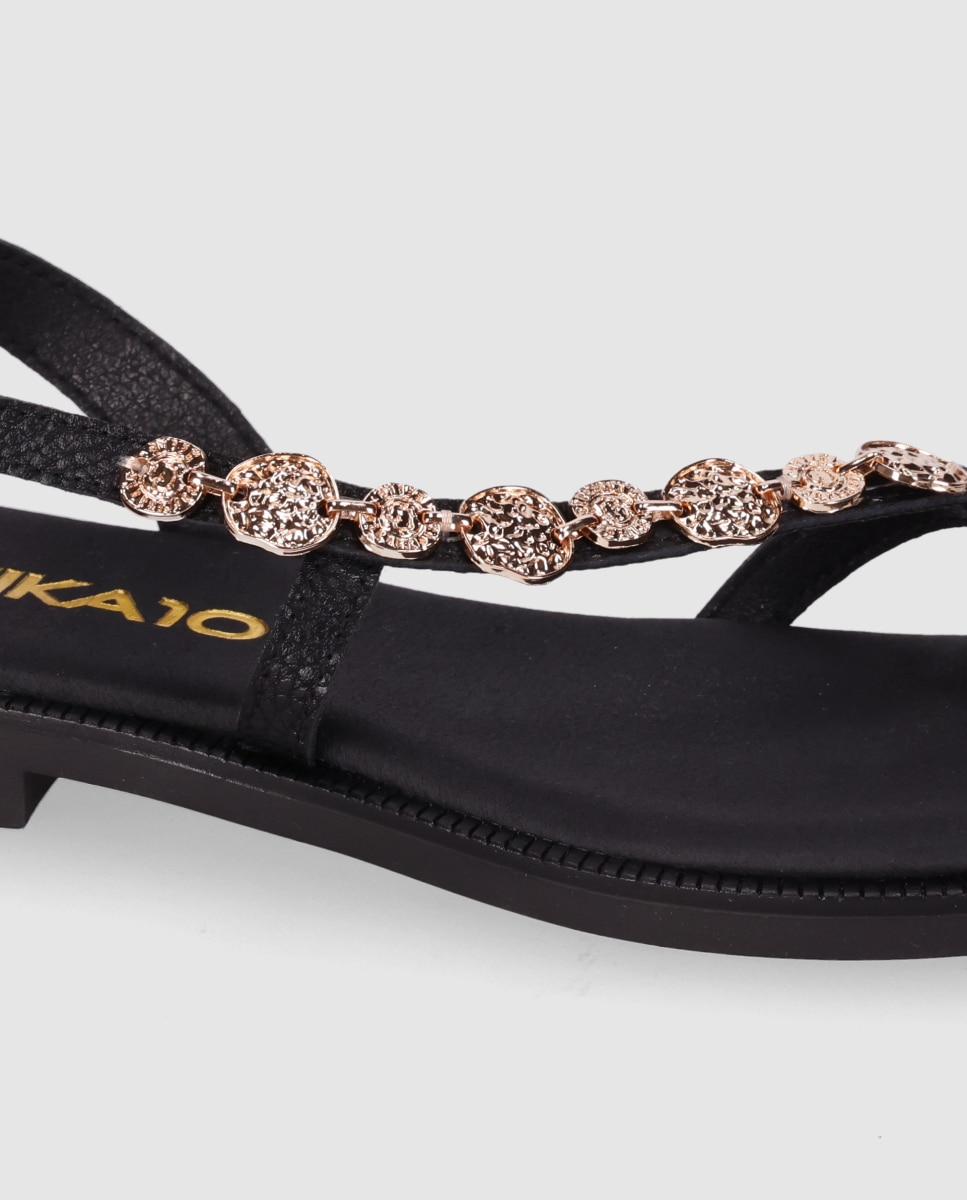 Sandalias de dedo de mujer planas de piel con doble tira frontal y piezas metálicas decorativas - Chika10 - Negro Negro-5