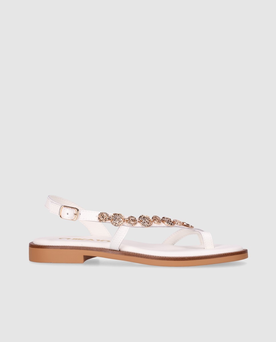 Sandalias de dedo de mujer planas de piel con doble tira frontal y piezas metálicas decorativas - Chika10 - Blanco Blanco-1