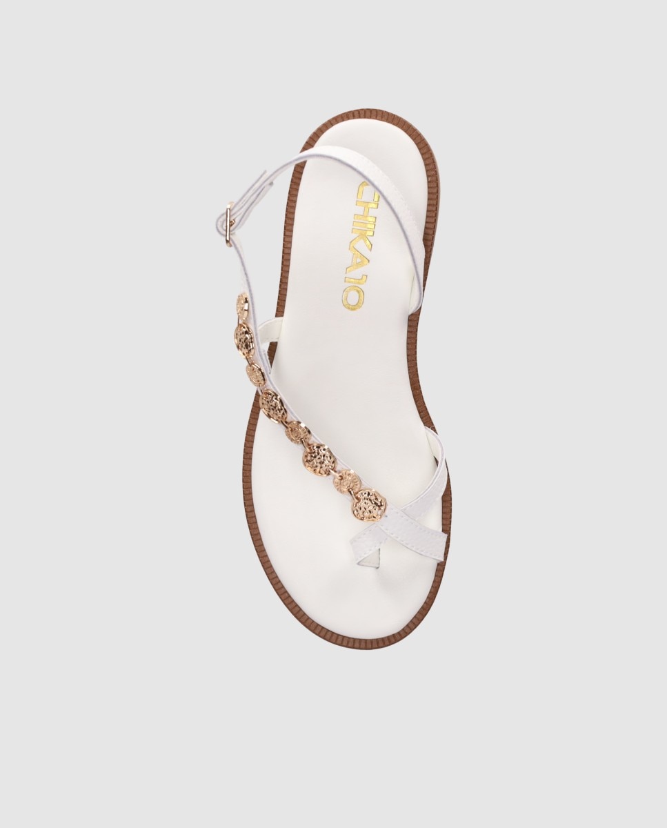 Sandalias de dedo de mujer planas de piel con doble tira frontal y piezas metálicas decorativas - Chika10 - Blanco Blanco-4
