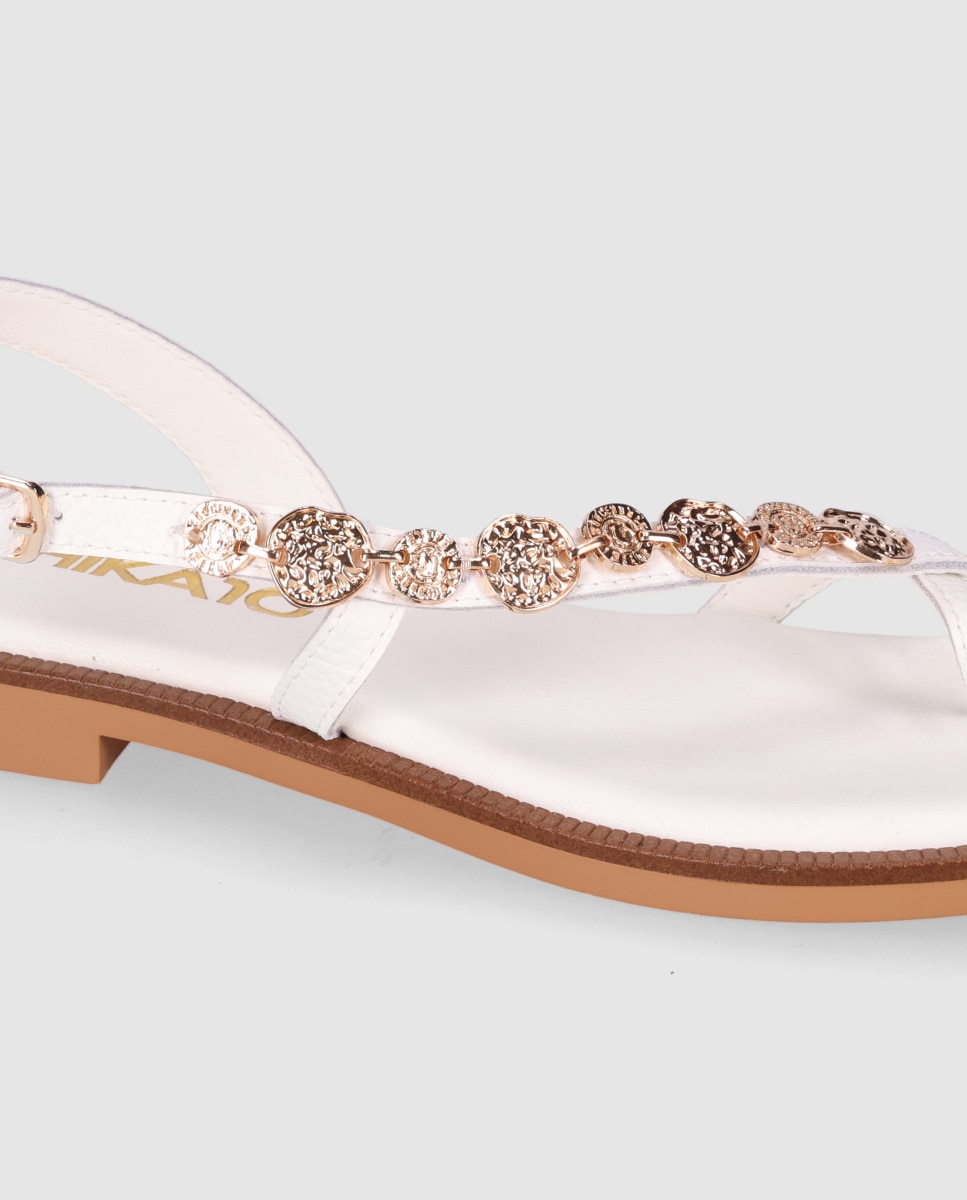 Sandalias de dedo de mujer planas de piel con doble tira frontal y piezas metálicas decorativas - Chika10 - Blanco Blanco-5