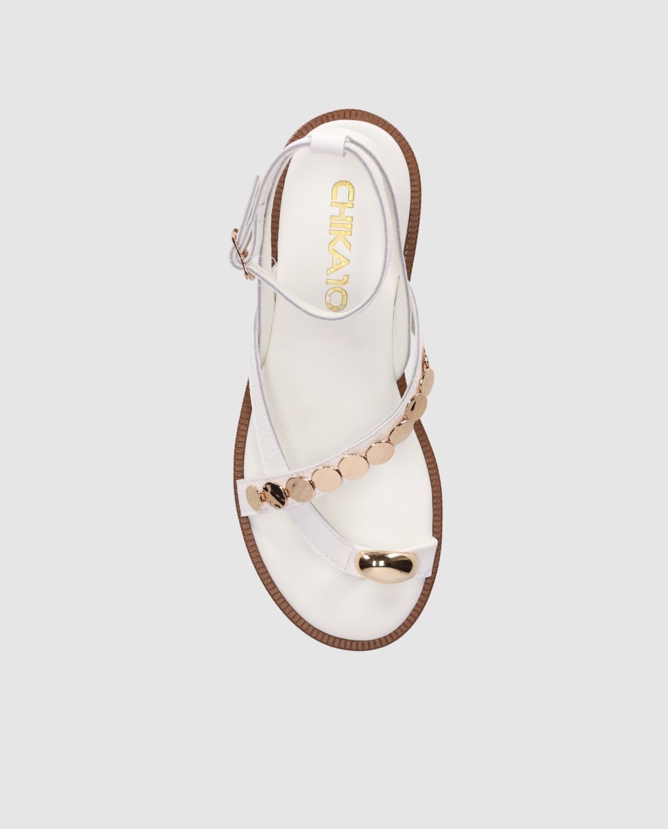Sandalias de dedo de mujer planas realizadas en piel con pala de tiras cruzadas y cierre hebilla al tobillo - Chika10 - Blanco Blanco-4