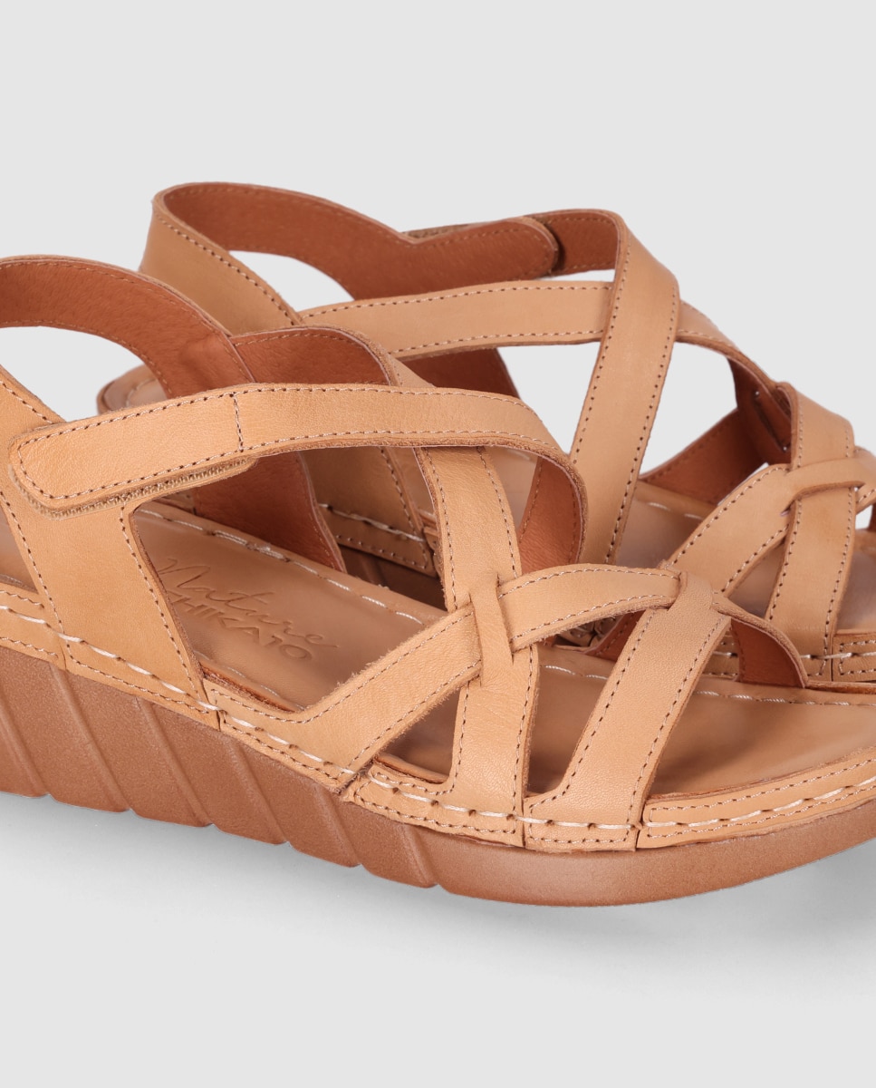 Sandalias de cuña baja de mujer con tiras cruzadas en piel y cierre ajustable - Chika10 - Beige Beige-5