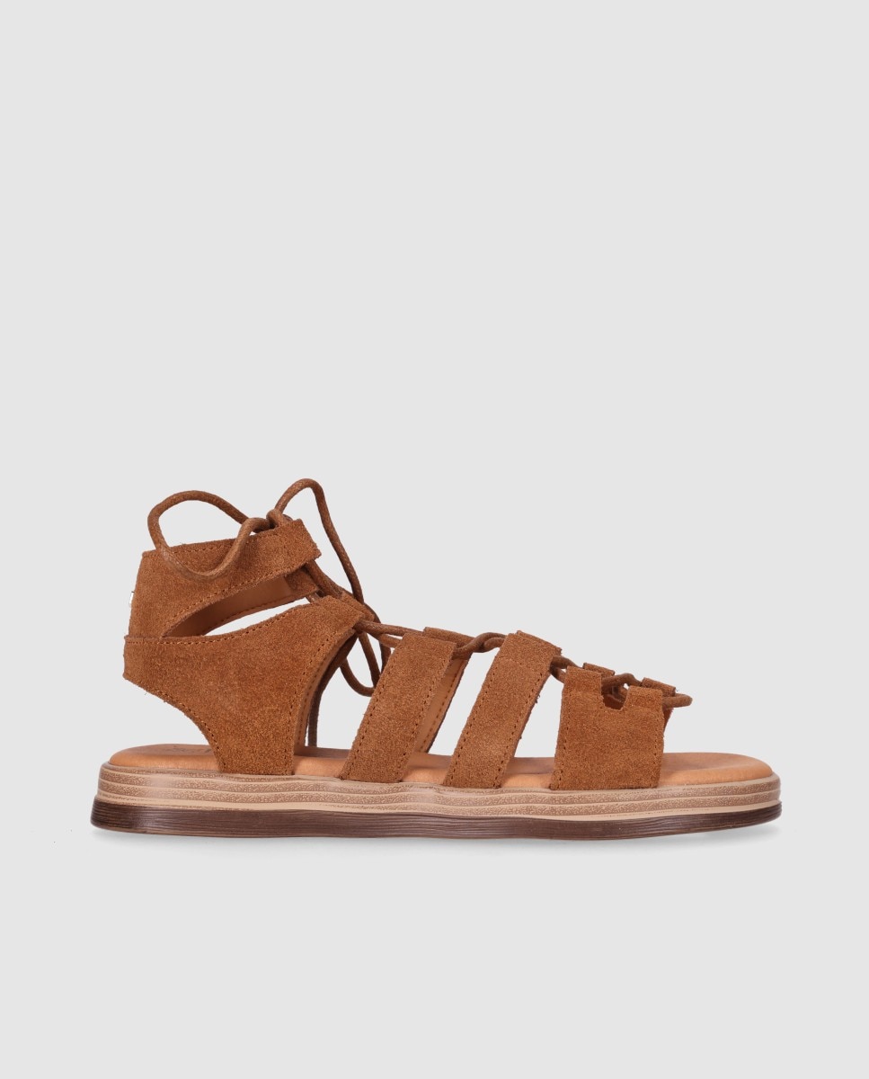 Chika10 - Sandalias planas de mujer diseñadas en piel con corte simétrico y cierre de cordones.