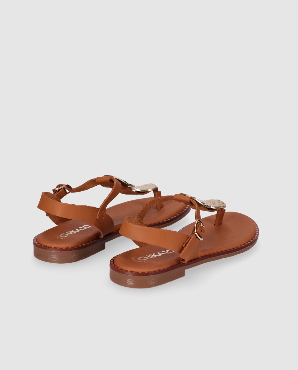 Sandalias planas de mujer chika10 en color cuero con cierre de hebilla - Marrón claro Marrón claro-2