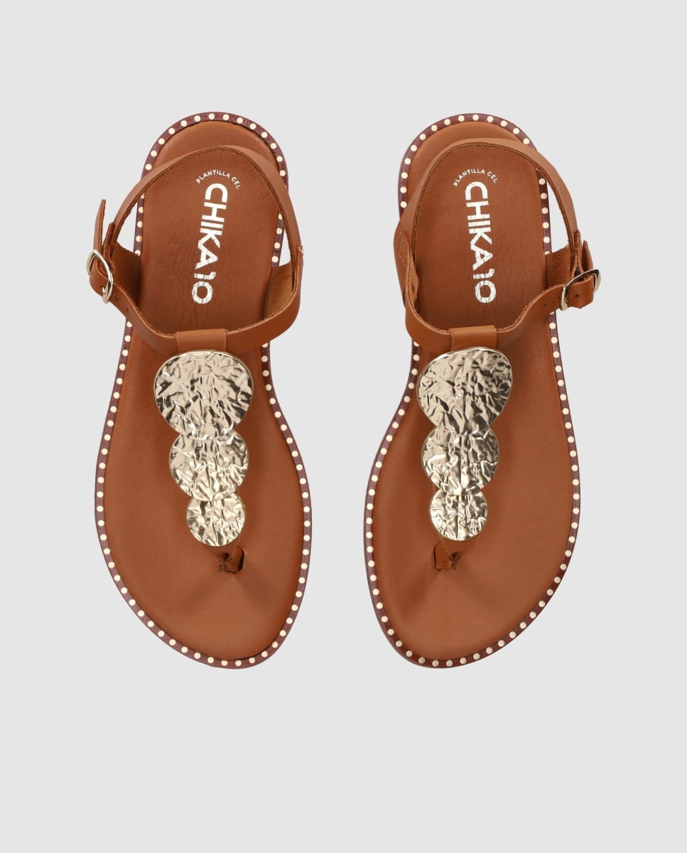 Sandalias planas de mujer chika10 en color cuero con cierre de hebilla - Marrón claro Marrón claro-4
