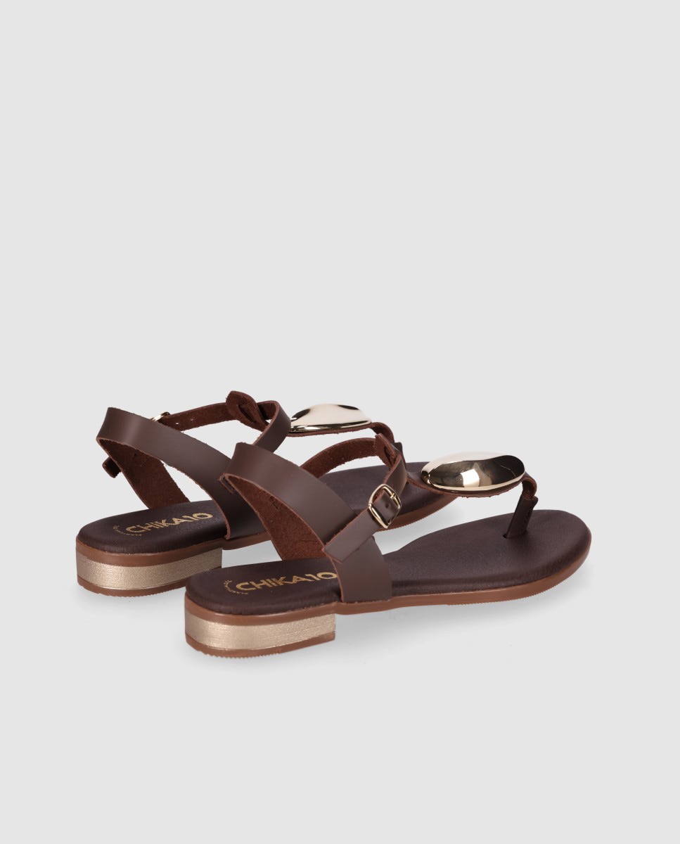 Sandalias planas de mujer chika10 en color marron con cierre de hebilla - Marrón Marrón-2