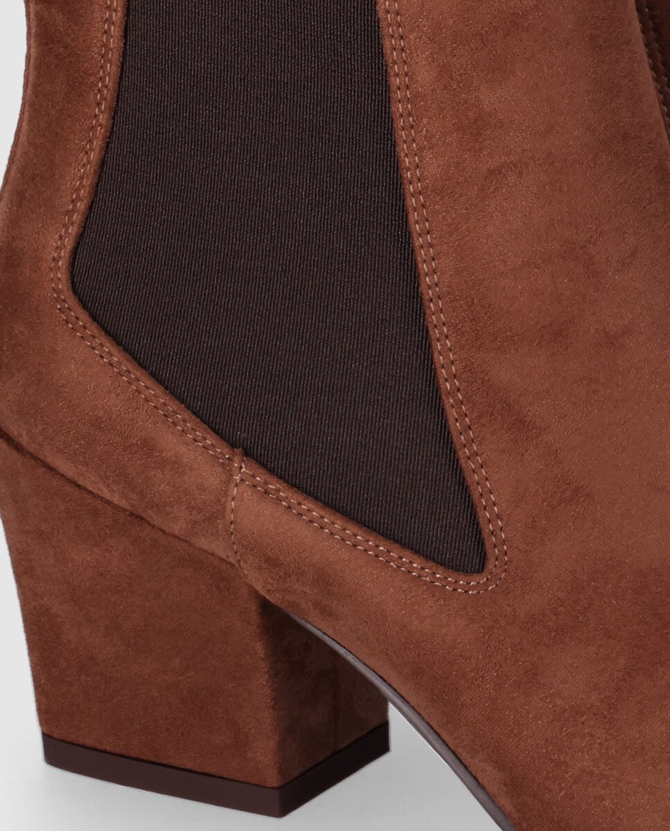 Botines chelsea de mujer con tacón ancho y panel elástico lateral que facilita el calce - Chika10 - Marrón claro Marrón claro-5