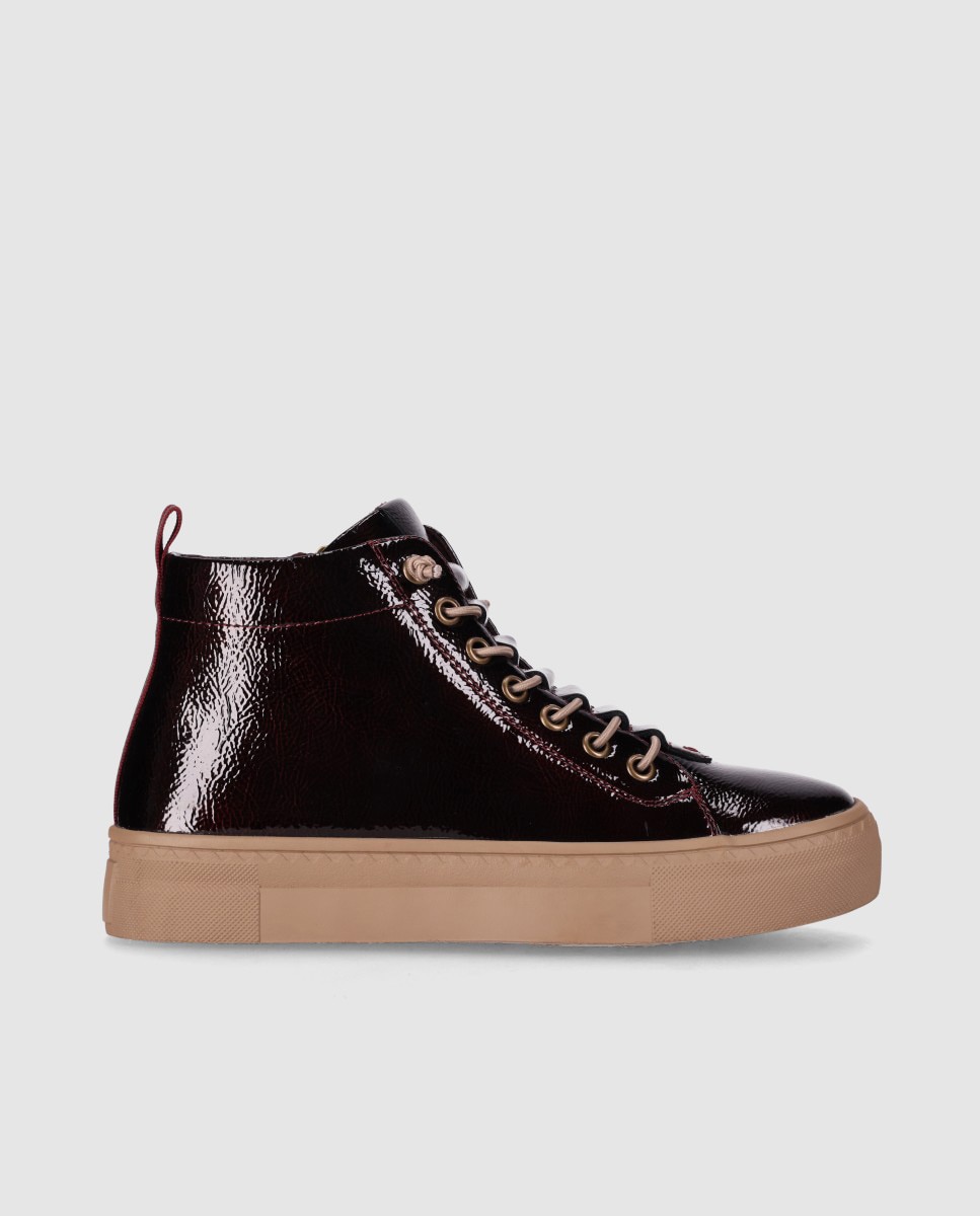 Zapatillas altas de mujer de estilo rubano con acabado de charol - Chika10 - Burdeos Burdeos-1