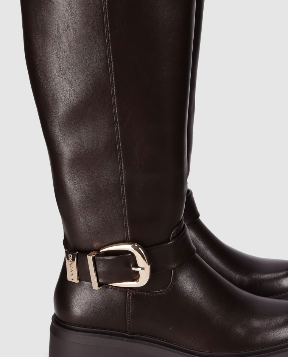 Botas suela track de mujer con caña alta y tira envolvente con hebilla metálica decorativa - Chika10 - Marrón Marrón-4