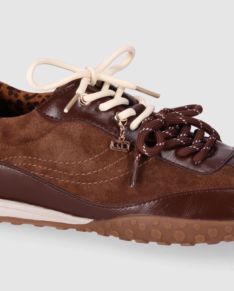 Zapatillas retro de mujer con acabados en piel de serraje con estilo casual y suela bicolor - Chika10 - Marrón claro Marrón claro-5