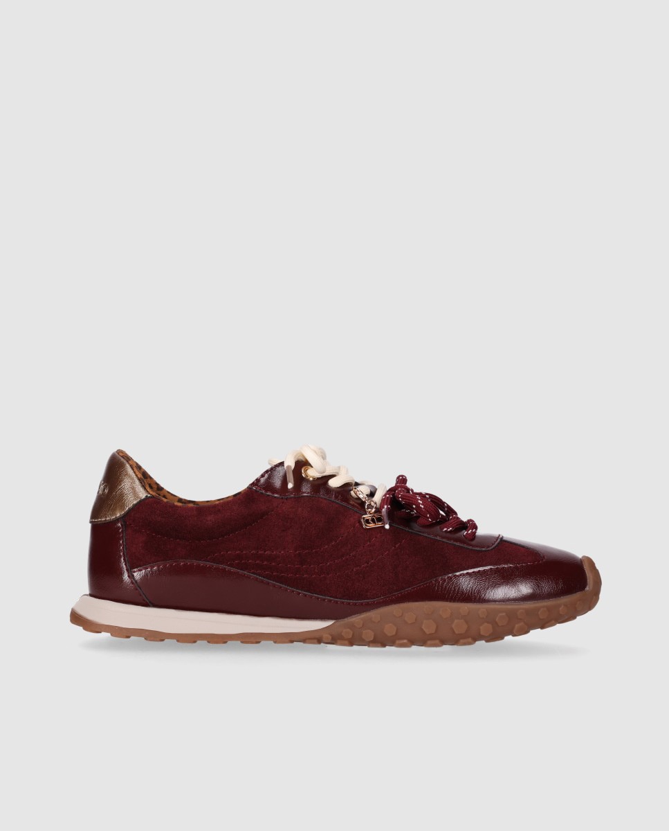 Zapatillas retro de mujer con acabados en piel de serraje con estilo casual y suela bicolor - Chika10 - Burdeos Burdeos-1