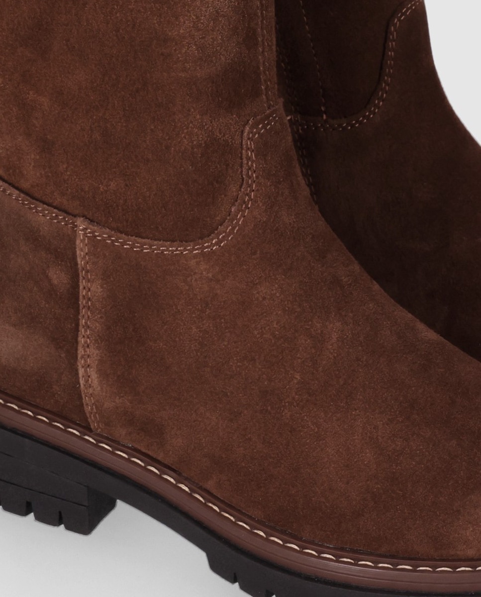 Botas suela track de mujer relizadas en piel de serraje con puntera redonda y diseño robusto - Chika10 - Marrón claro Marrón claro-4