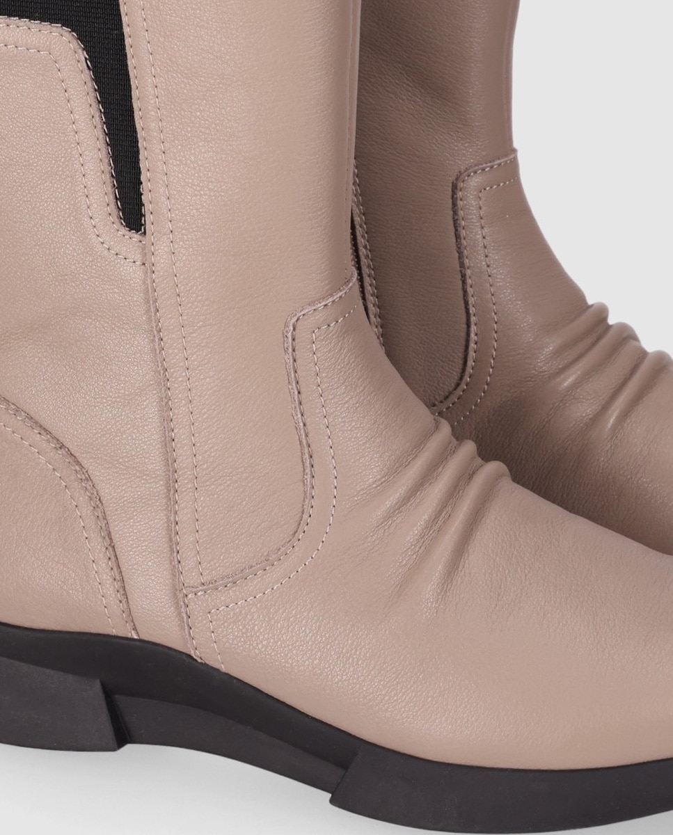 Botas básicas de mujer en piel con diseño limpio y panel elástico trasero - Chika10 - Topo Topo-4