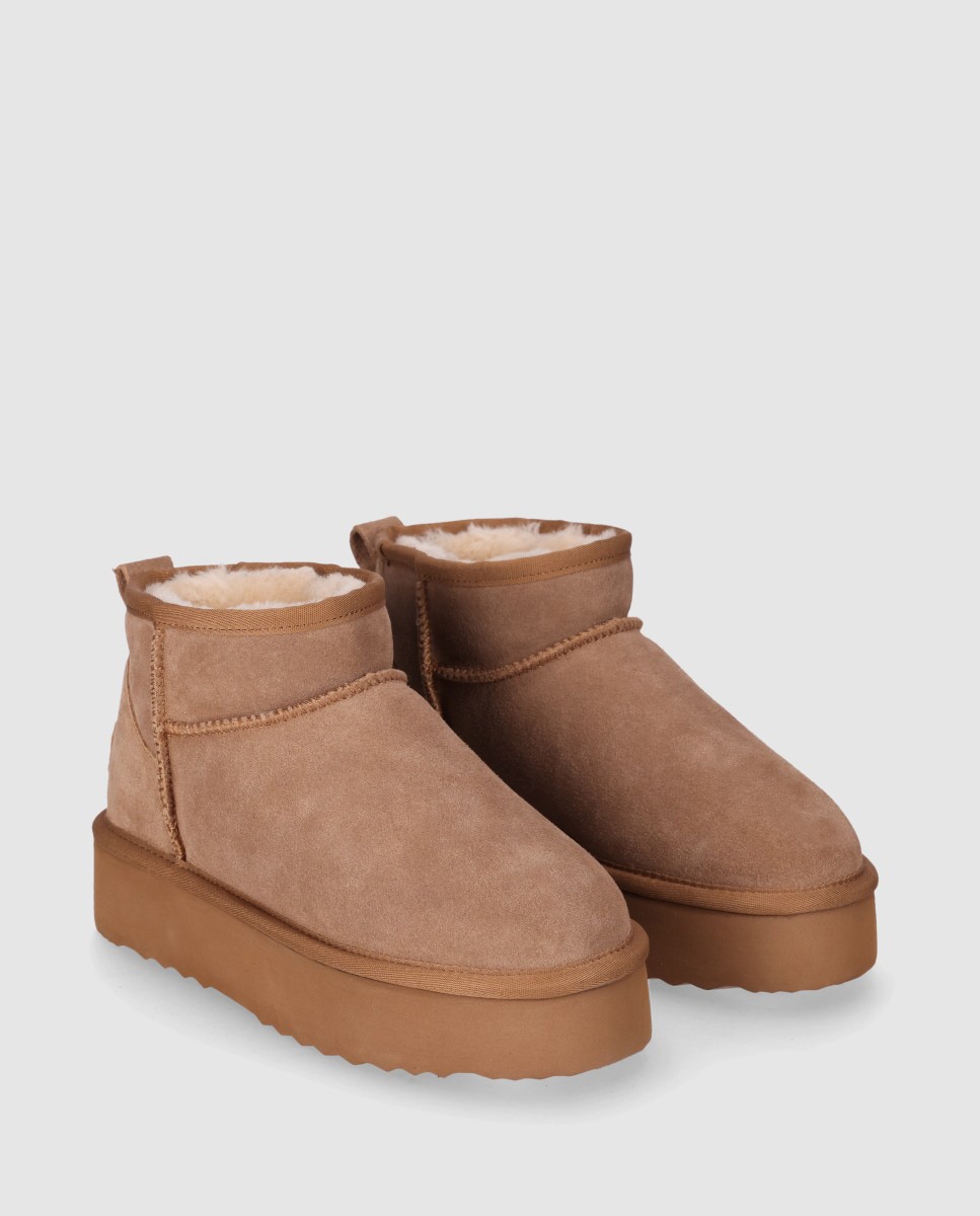 Botines de pelo de mujer en piel de serraje con suela ligera y estética comfy-urbana - Chika10 - Camel Camel-3