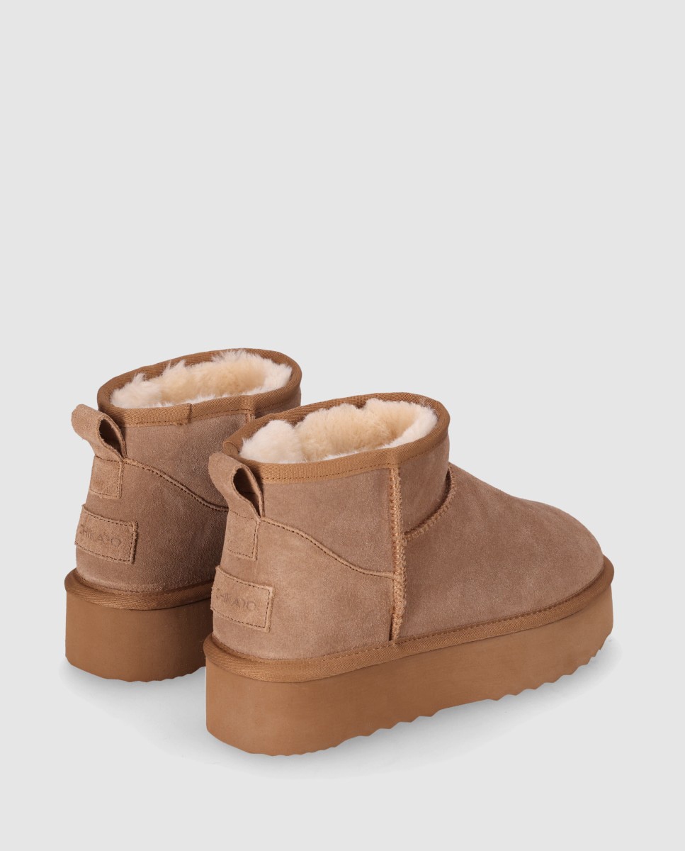 Botines de pelo de mujer en piel de serraje con suela ligera y estética comfy-urbana - Chika10 - Camel Camel-2