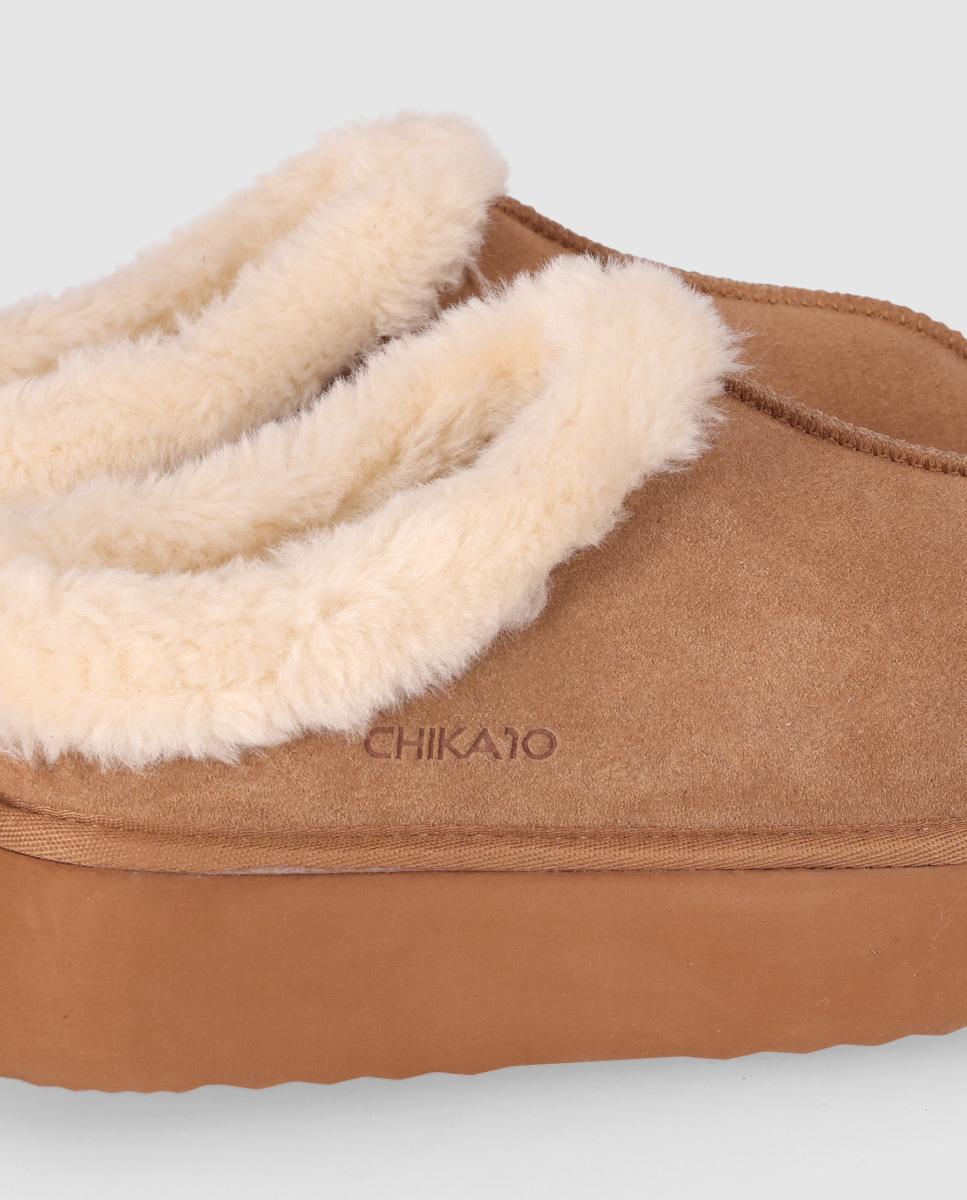 Zuecos planos de mujer en piel de serraje con suela ligera y acabado suave - Chika10 - Camel Camel-5