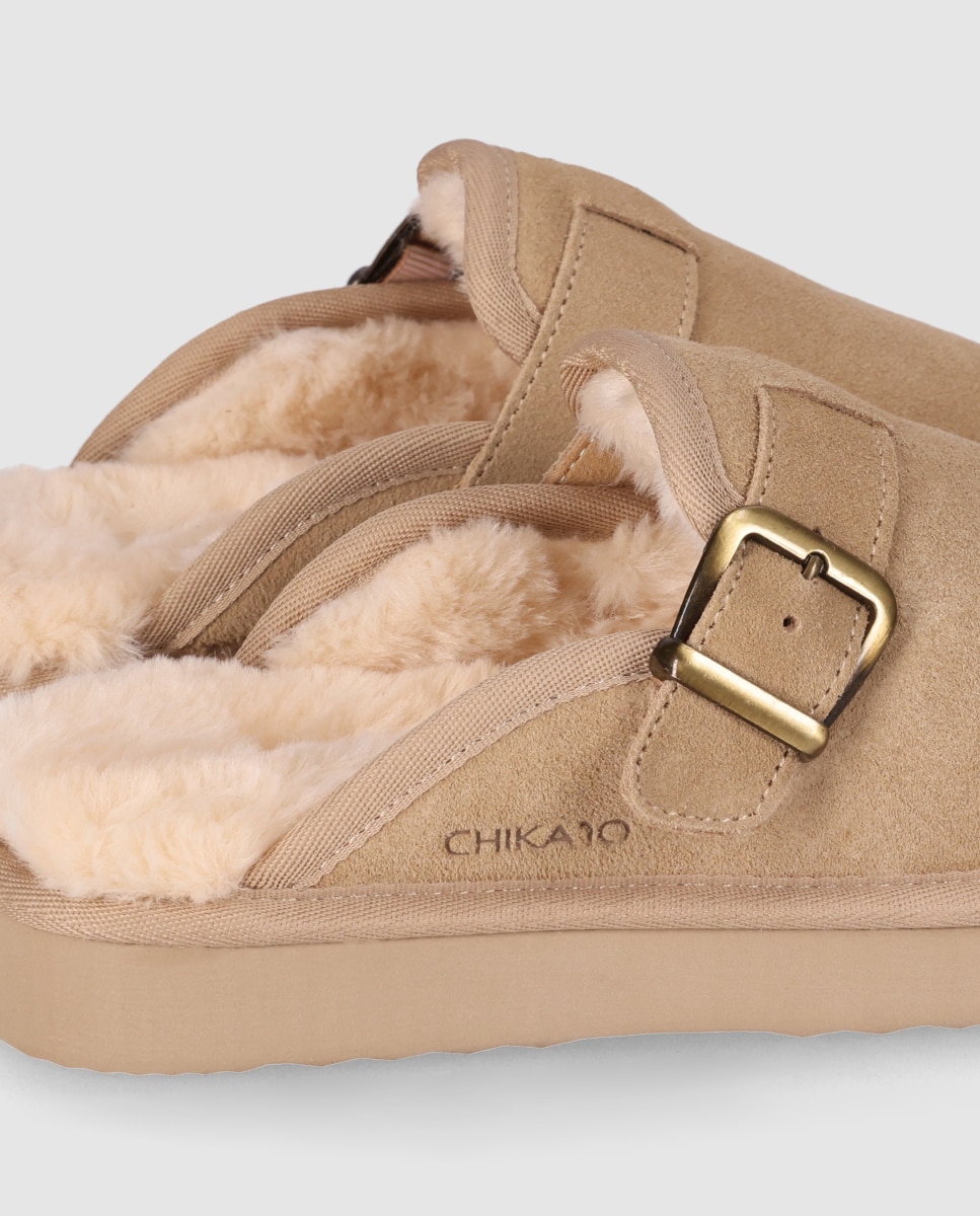 Zuecos planos de mujer acabado en piel con interior efecto borreguito y suela ligera - Chika10 - Beige Beige-5