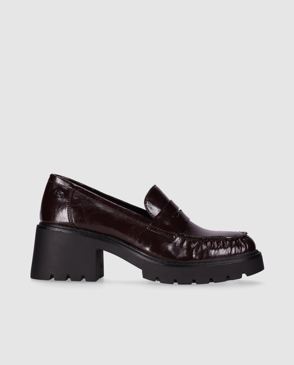 Imagen 0 de Mocasines con tacón de mujer con suela track de estilo moderno Marrón